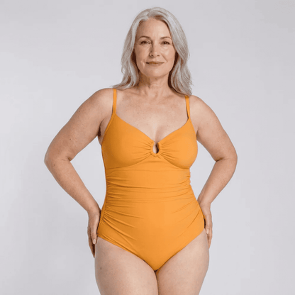 GlowSculpte™ — Redécouvrez le plaisir de vous sentir belle en maillot.